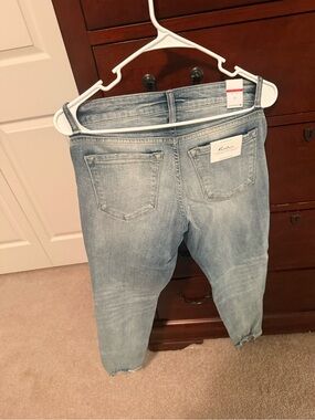 KanCan Light Blue Cropped Ankle Jeans